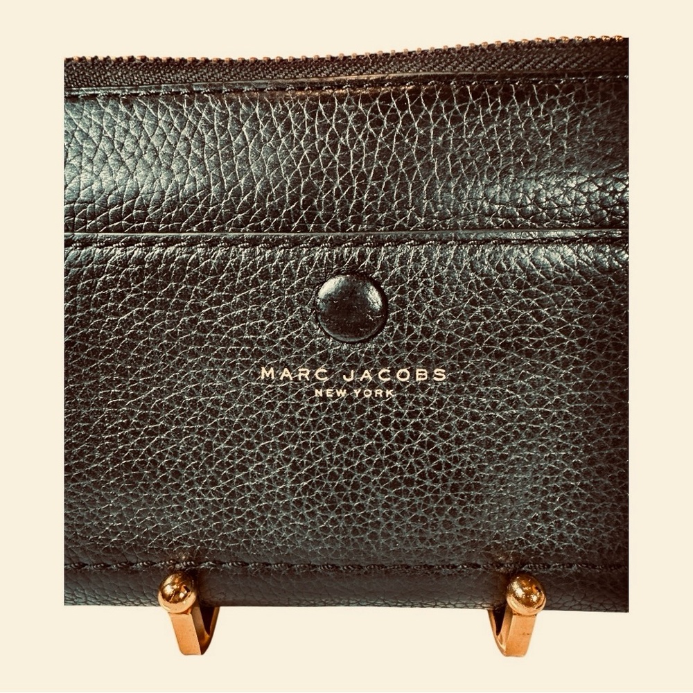Marc Jacobs Leather Chain Wallet Like New - Picture 3 of 10
